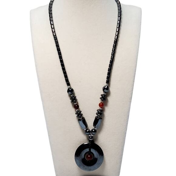Vtg Carved Black Hematite Red Jasper Beaded Circle Pendant Necklace 16" - Picture 1 of 5